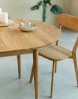 Table de salle à manger ronde à rallonge en bois de chêne MALMO | VESKOR