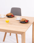 Table de salle à manger à rallonge en bois massif DITA | KARPIS
