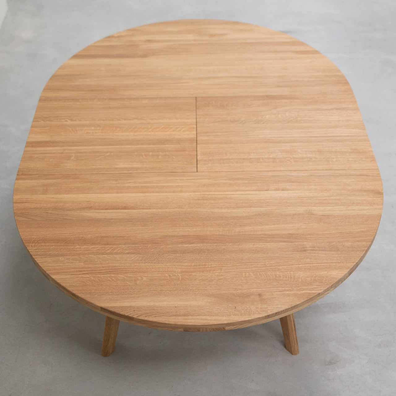 Table de salle à manger ronde à rallonge en chêne massif LEA | VESKOR