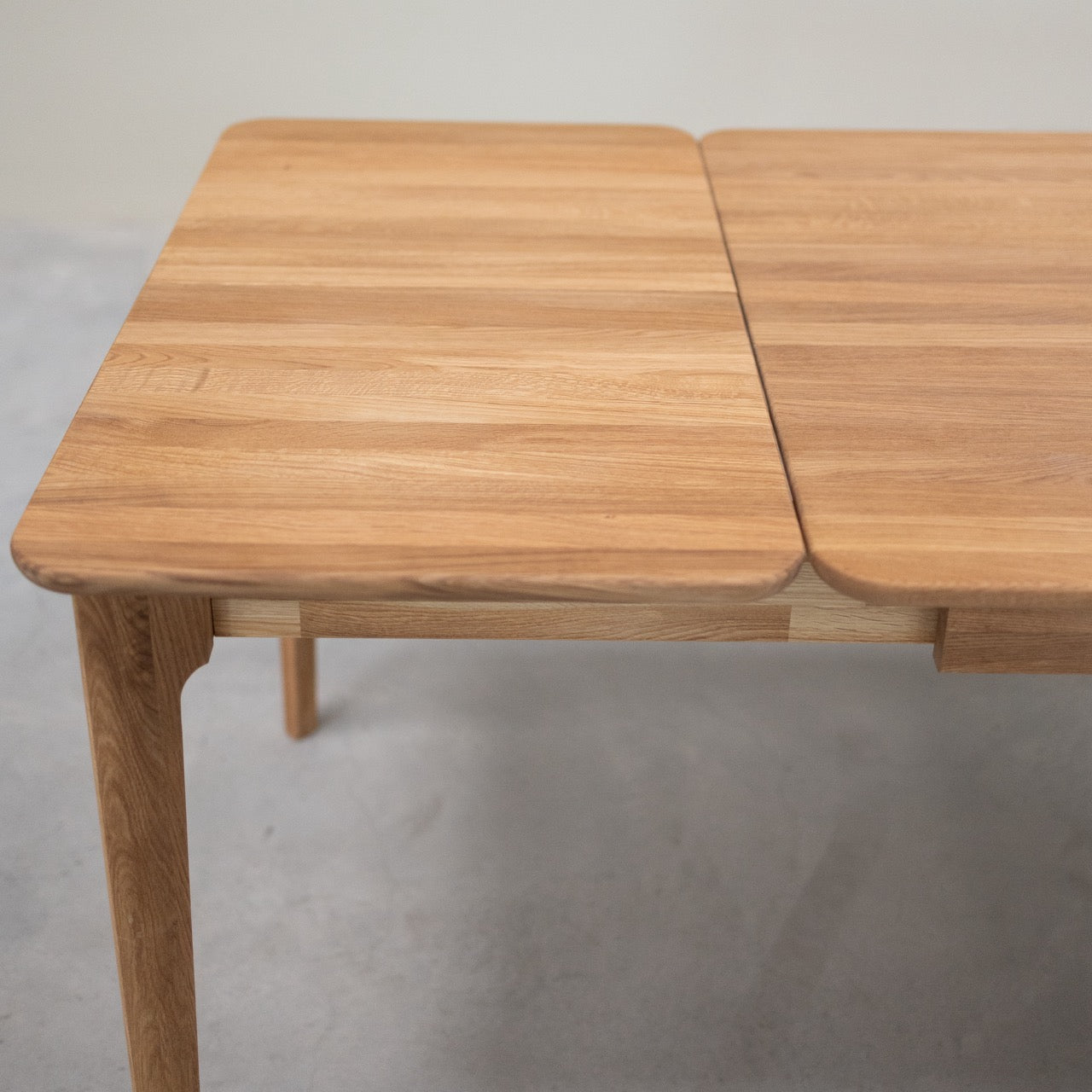 Table de salle à manger à rallonge en chêne massif ASTRID | VESKOR