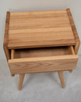Table de chevet en chêne massif MALMO | VESKOR