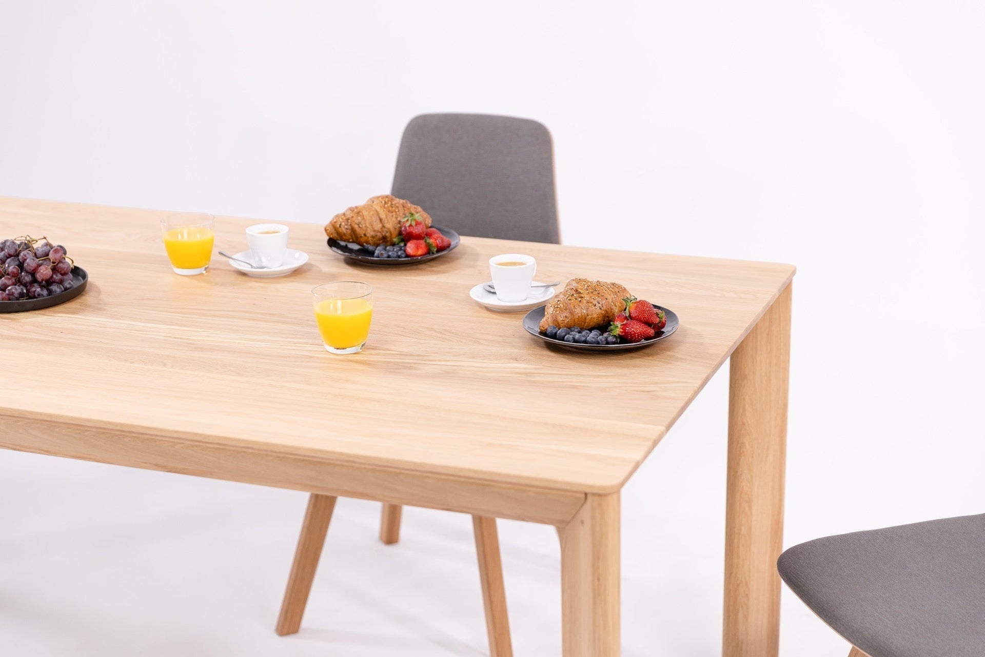Table de salle à manger à rallonge en bois massif DITA | KARPIS