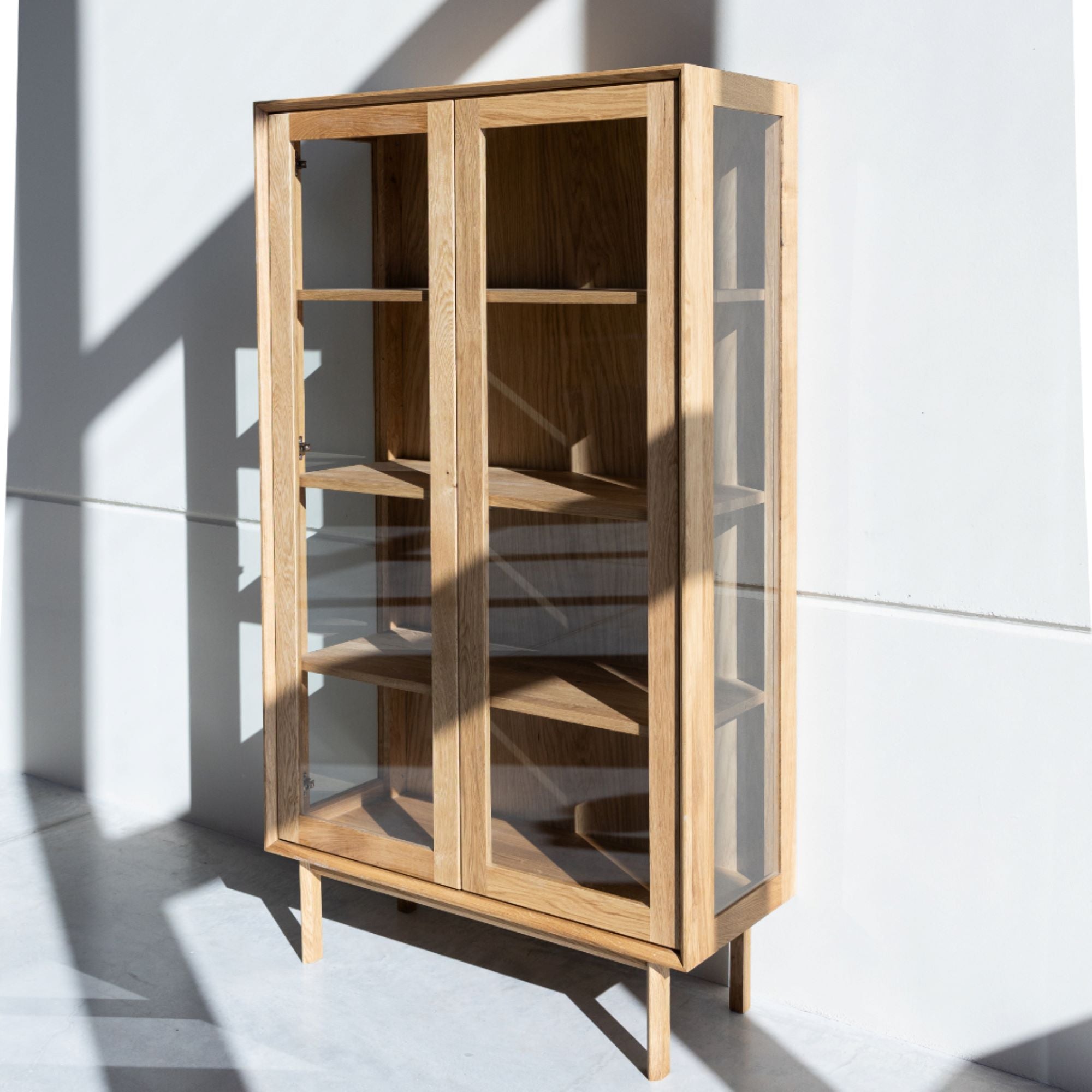 Vitrine en chêne massif KODAMA | VESKOR